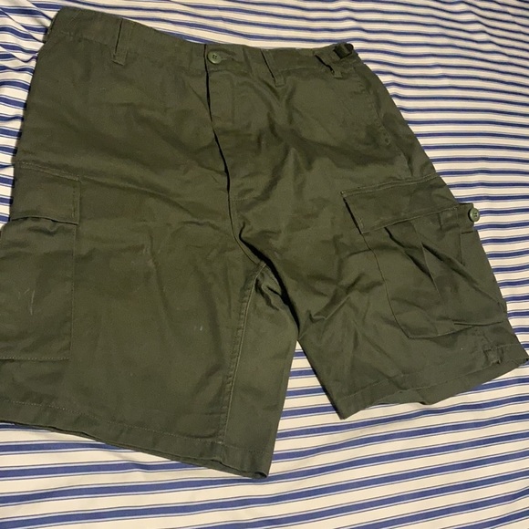 Cargo Shorts - Picture 2 of 4